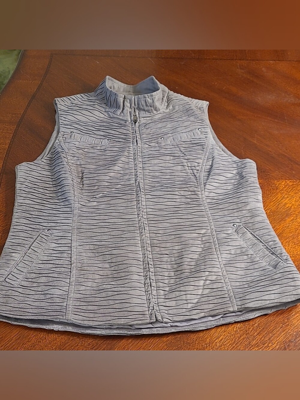 Women's Zip Up Textured Crinkled Horizontal Stripe Sleeveless Vest Light Gray M